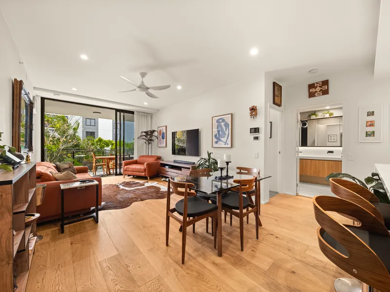 An outstanding 2 Bed +MPR, filled with luxury and convenience!