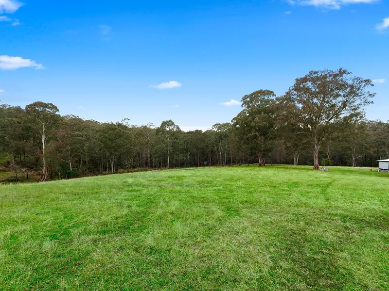 Build your Dream Home! Arable Acreage, Large Dam