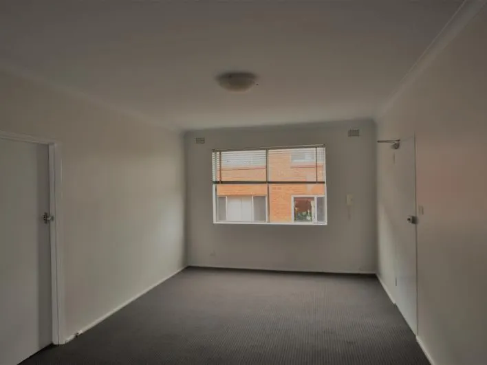 MIDDLE FLOOR 2 BEDROOM WITH INTERNAL LAUNDRY