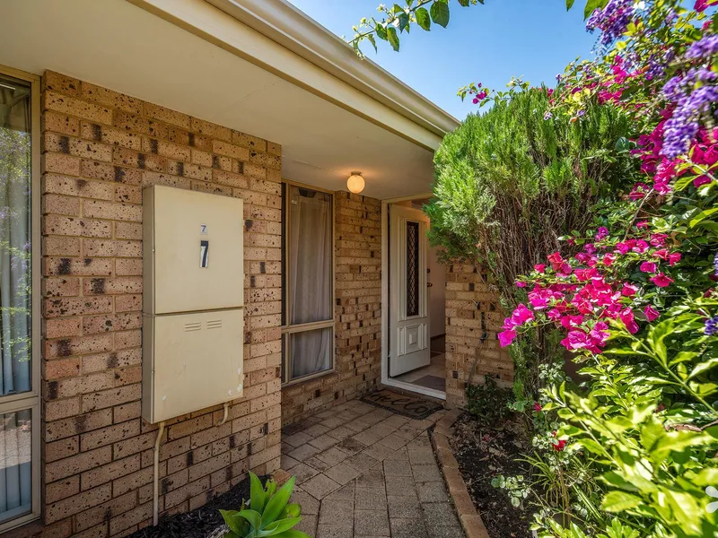 Quiet Villa Tucked in a Cul-De-Sac