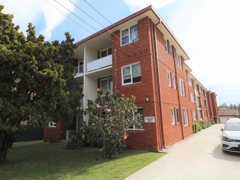 FULLY REFURBISHED & CONVENIENT POSITION