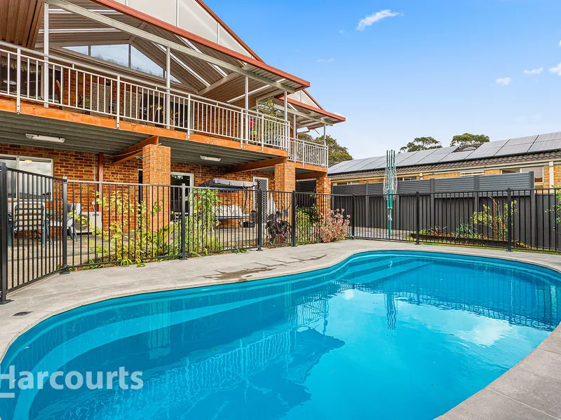 Sunny entertainer with picturesque outlook