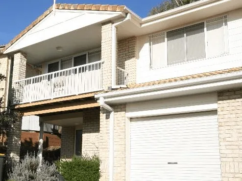 Bellevue Heights Beauty - 3 Bedroom Townhouse - Includes Water