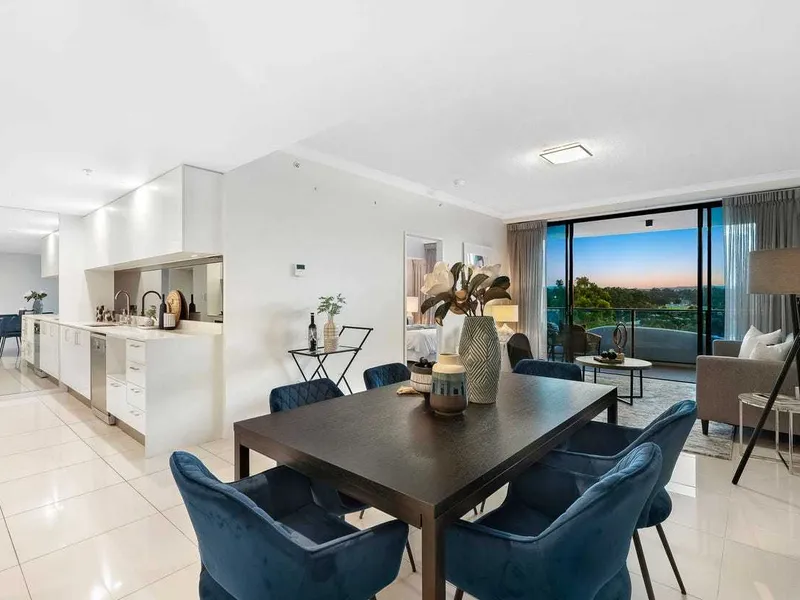 2 Bedroom 2 Bathroom Apartment with 2 Car Park Spaces for lease. PLEASE REGISTER FOR ALL INSPECTIONS AT : rentals.southport@multidynamic.com