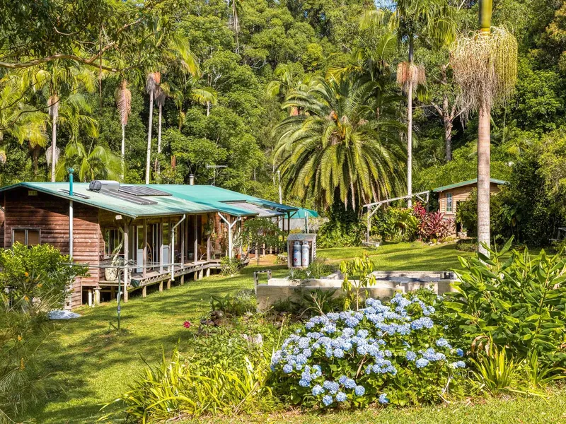 Gorgeous Hinterland Property on Serene 7ha Parcel
