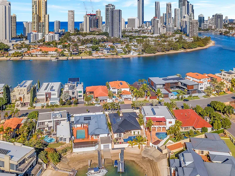 North to Water on Admiralty Drive