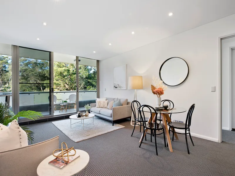 STUNNING APARTMENT WITH DUAL PARKING