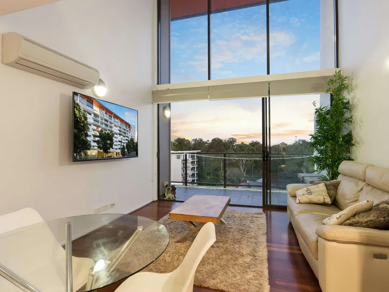 Luxurious multi-level with city views