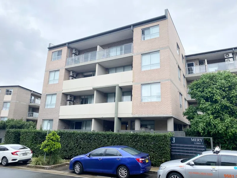 3 bedroom plus study apartment in Centenary Park