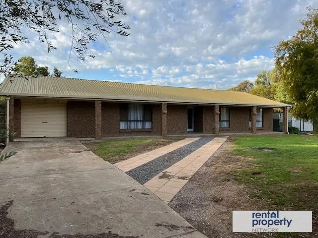 STUNNING COUNTRY HOME WITH THE OPPORTUNITY TO RENT A TWO ACRE PADDOCK