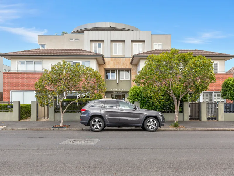 Wonderful House Sized Apartment In A Boutique Beachside Complex