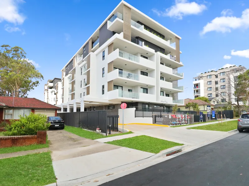SHORT WALK TO STATION & ALL AMENITIES!