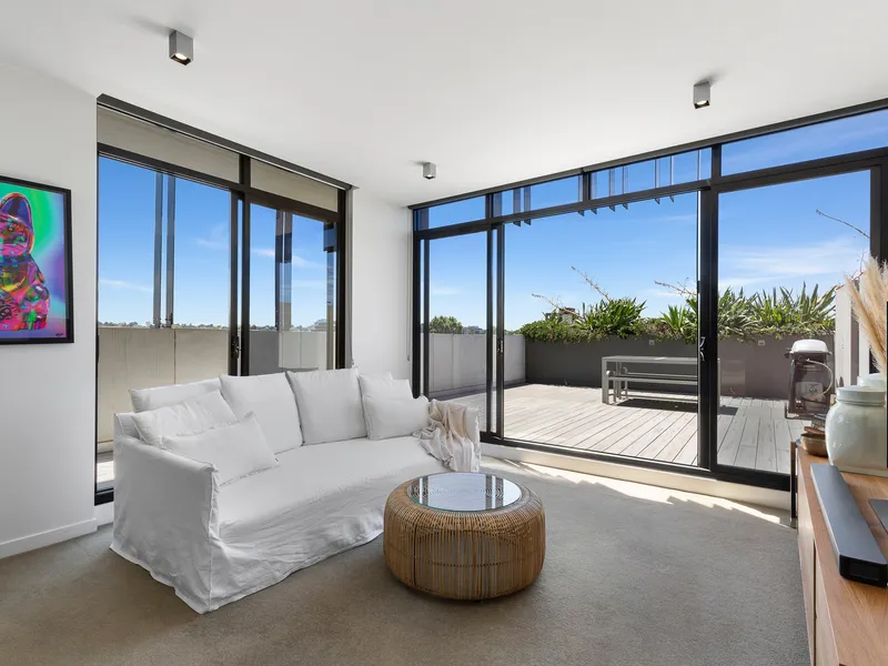 “cirque” – a sanctuary of tranquillity with huge northern terrace