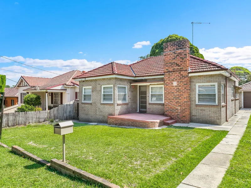 Three Bedroom House with Huge Backyard