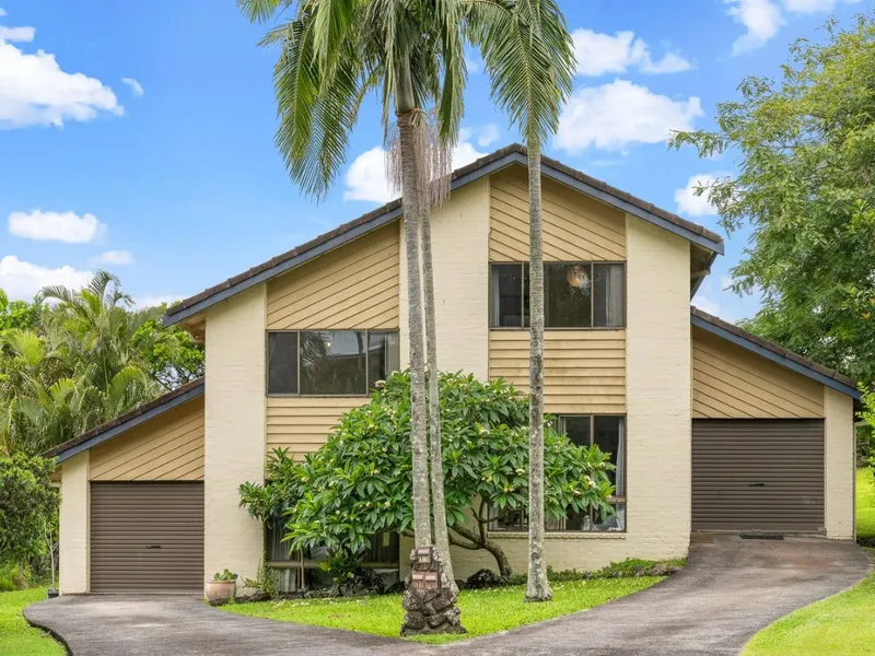 Evans Street - Cape Byron Views & Walk to town!