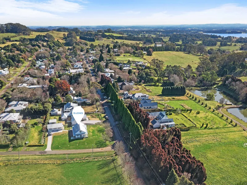 An absolute jewel located on iconic Hoddle Street Burrawang.