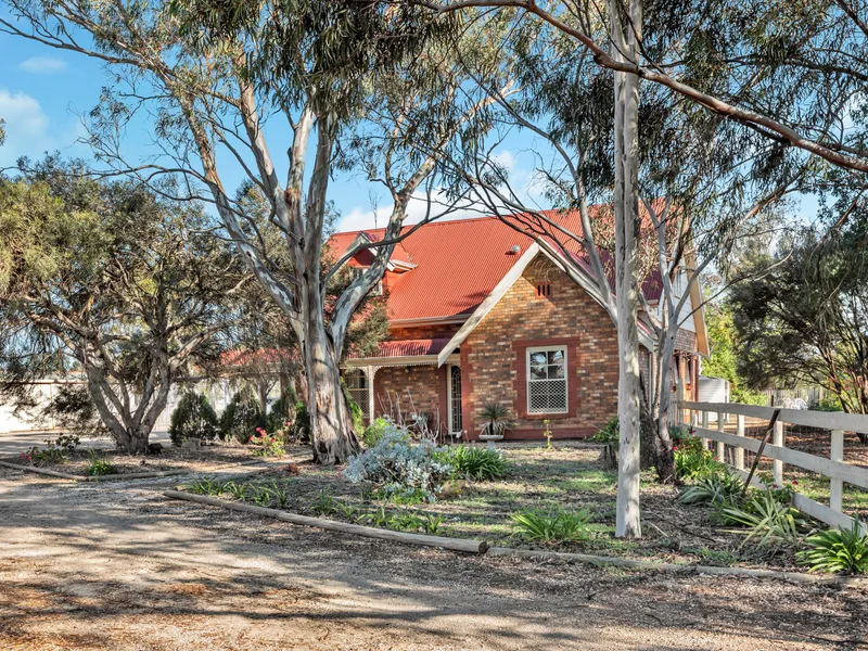 CLASSIC & ELEGANT COTTAGE STYLE RESIDENCE ON SUBSTANTIAL LAND PARCEL