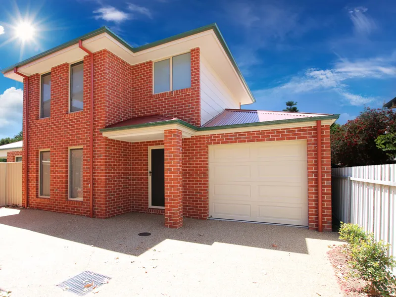 Two Bedroom Townhouse, 600m Walk to Albury CBD