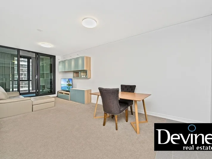 Conveniently Located, Resort Style, Designer And Oversized One Bedroom Plus Study/Home Office Apartment, Moments To All Amenities
