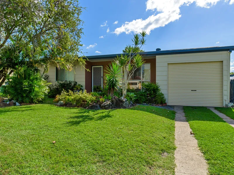 This home is situated in the heart of Tin Can Bay