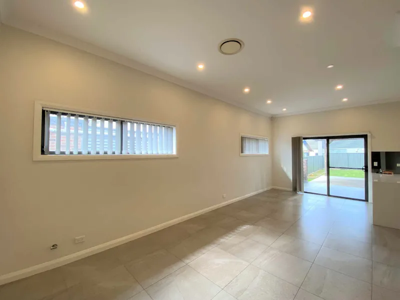 MODERN FOUR BEDROOM WITH DUCTED AIR CON