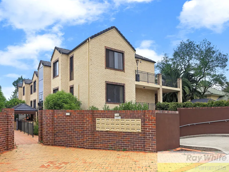 BEAUTIFUL 3 BEDROOM APARTMENT