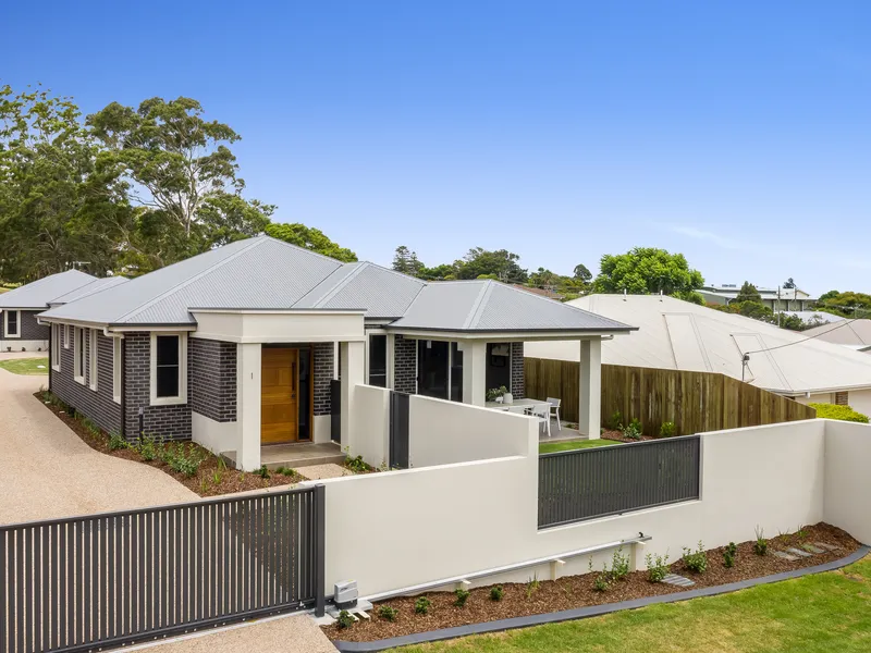 Three Bedroom Villas in a Secure Gated Complex! 