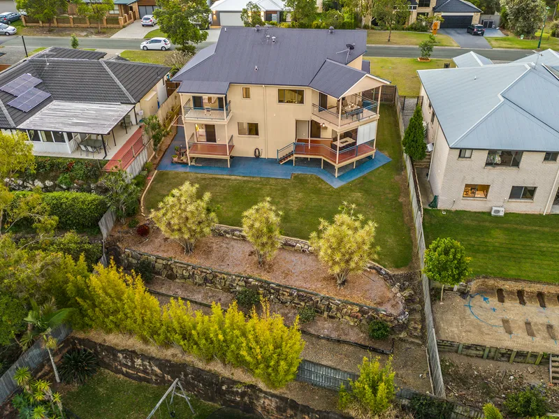 BEAUTIFUL CUSTOM DESIGNED & BUILT HOME IN ORMEAU HILLS!