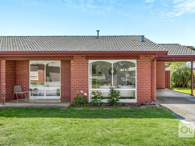 Light & bright fully renovated unit