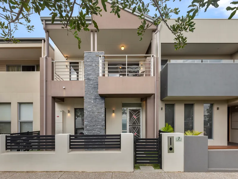 Custom Designed Townhouse - Exceptional Open Plan Living