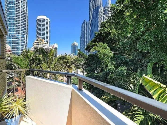 Specious 1 bedroom unit, prime location at the heart of Surfers paradise