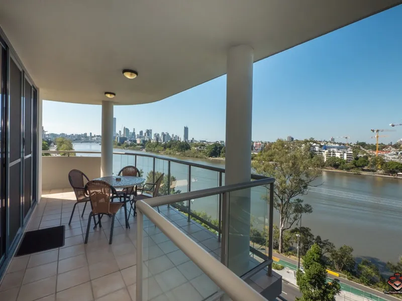 Fully furnished high floor 2 Bedrooms apartment with River Views