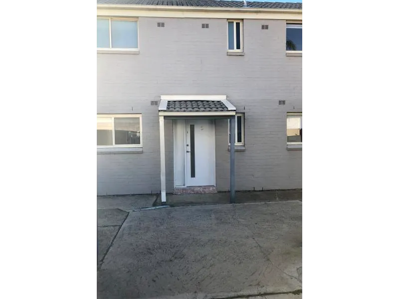 Three bedroom townhouse - 20% UNDER Market Rent!