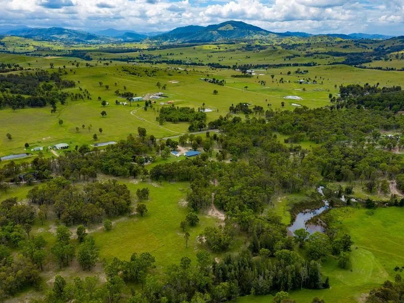 Fully established with permanent water | 40 ha (100 acres)