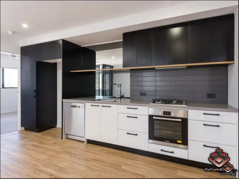 Spacious, light-filled, modern – this apartment has so much to offer!