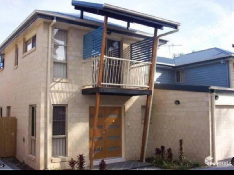 Salisbury 3 bedroom  FULLY FURNISHED townhouse with central air-conditioning at Harlen Road near Griffith Uni and QE11 Hospital