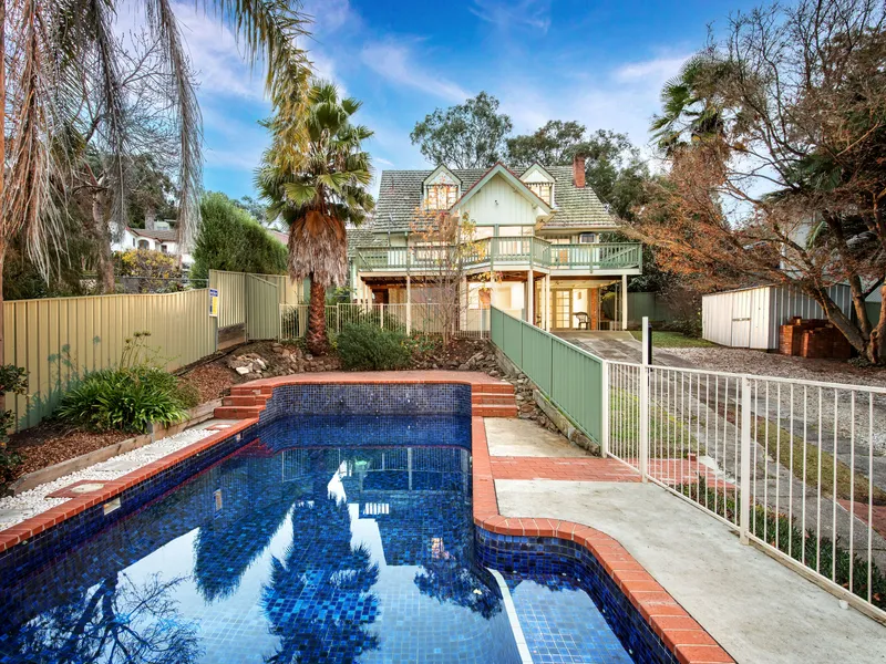 Central Family Home with Views - Blue Ribbon Albury Location