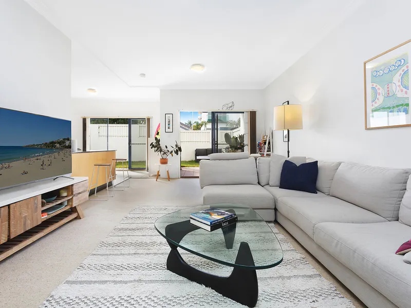 Oversized garden apartment metres from Bondi Beach