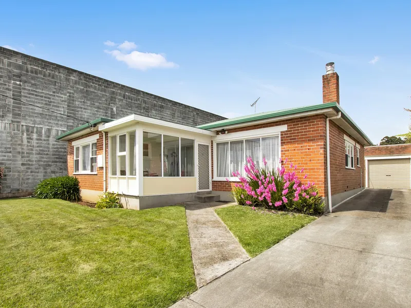 Singles... Couples or Small Family.....