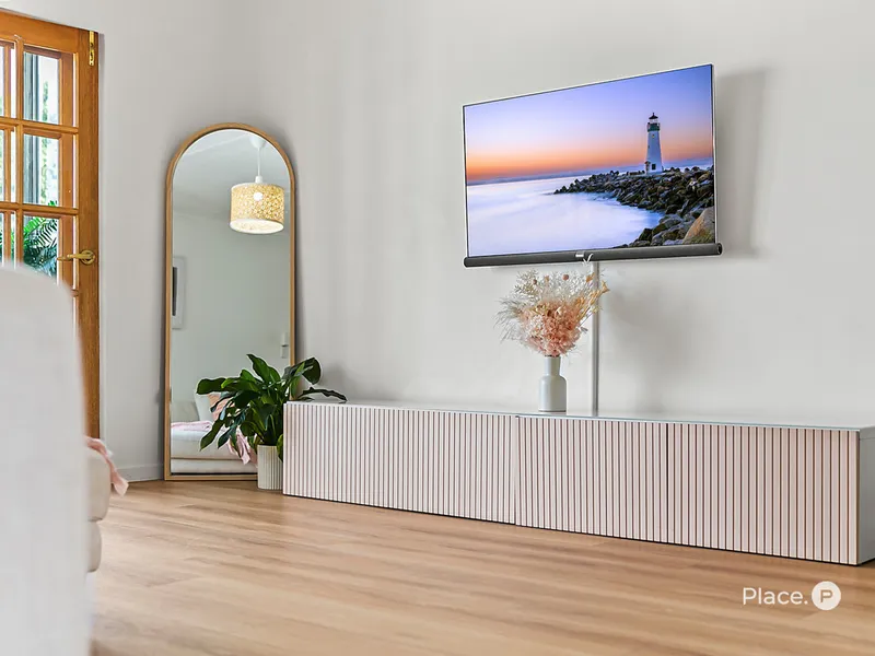 Renovated two-bedroom apartment, moments from local conveniences