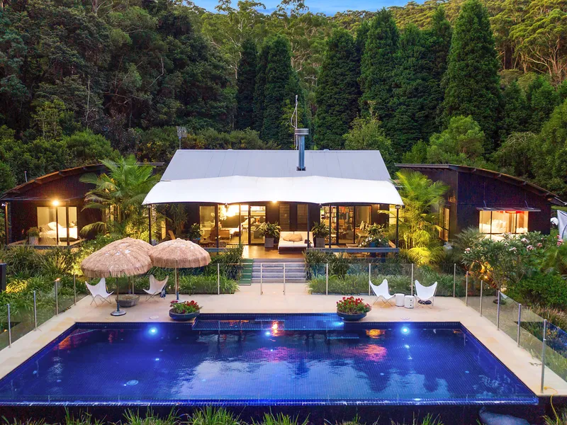 Bespoke 'Bangalow House' within the exclusive Ferneries Estate
