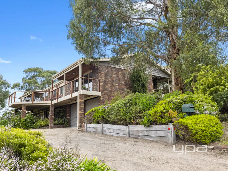 GREAT FAMILY HOME - THE BEST OF THE BUSH AND THE BAY