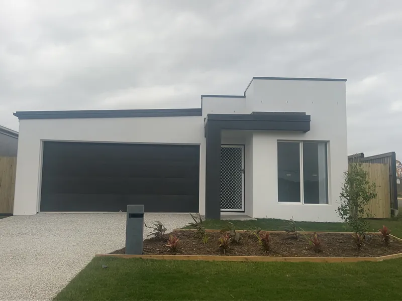 Brand New 4-Bedroom Home, Minutes from Stradbroke Island Dock!