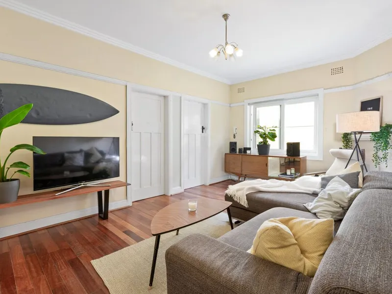 Beautiful Two Bedroom Apartment Next to Coogee Beach