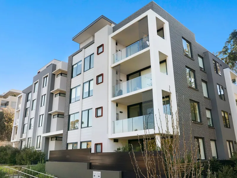 Partly Furnished 2 Bed, 2 Bath + 1 Car in Roseville