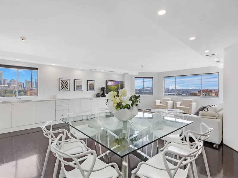 Fully Furnished Spectacular Prized Corner Position with Direct Harbour Views
