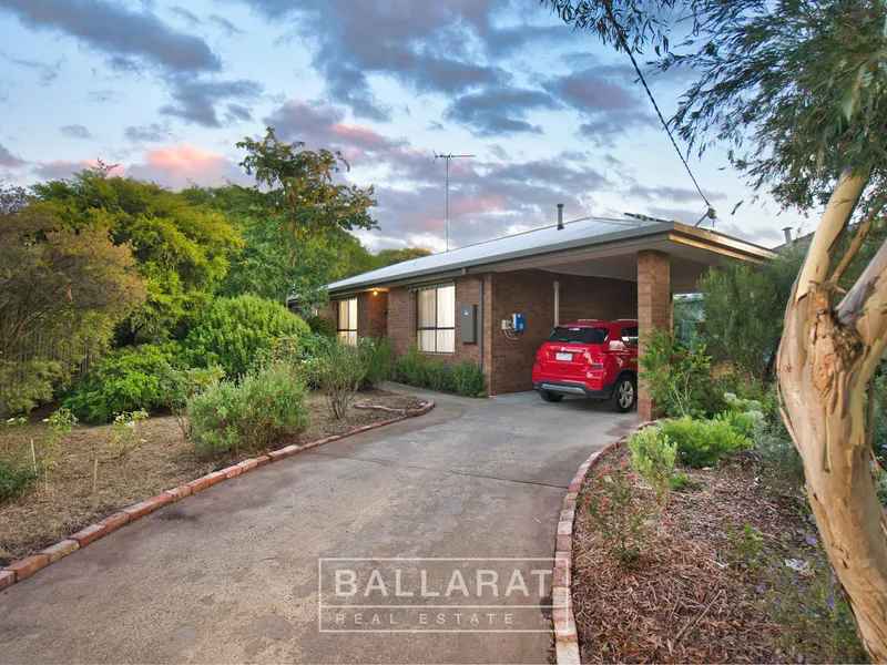 THREE BEDROOM BRICK VENEER HOME ON AROUND 730M2 (APPROX)