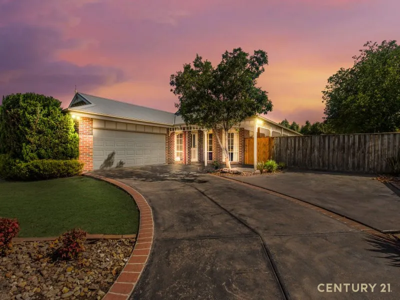 COLONIAL CHARM WITH A MODERN TWIST
