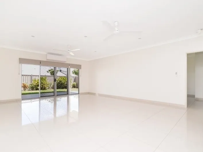 MODERN, LOW MAINTENANCE DUPLEX
