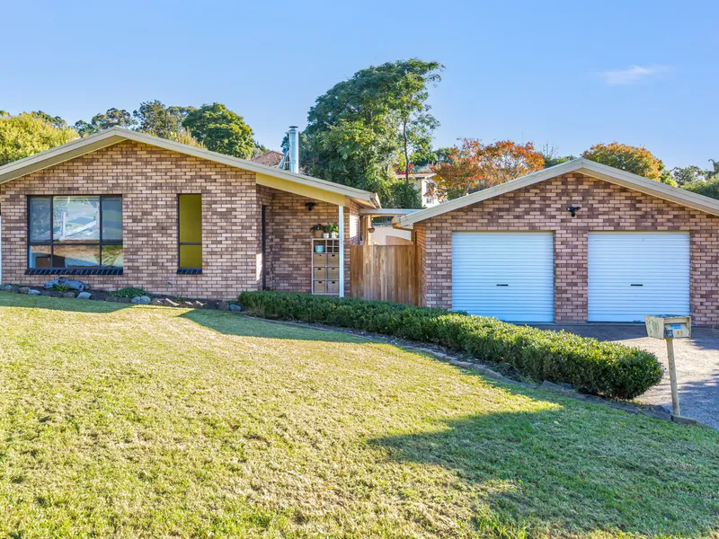 THREE BEDROOMS IN BEGA